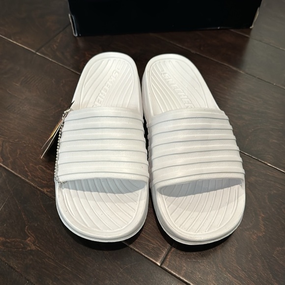 Skechers Cali Slides in white NIB 8 - Picture 3 of 7